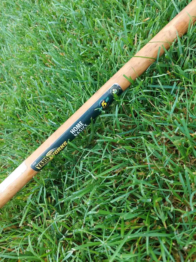 Yardworks Lawn Rake in Outdoor Tools & Storage in Kitchener / Waterloo - Image 3