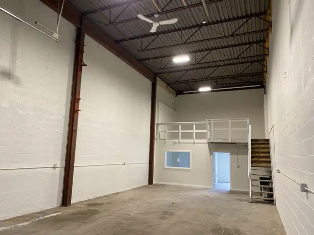 light industrial warehouse with office in Commercial & Office Space for Rent in Kawartha Lakes - Image 6