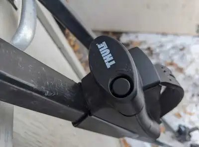 For sale Thule Crossroad 450 roof bar set up will fit most vehicles with raised rails, medium bars G...