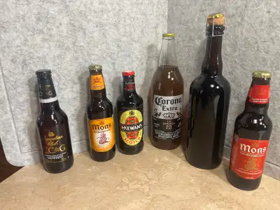 Ensemble de 6 bouteilles anciennes ou à l’unité. Elles sont pleines.