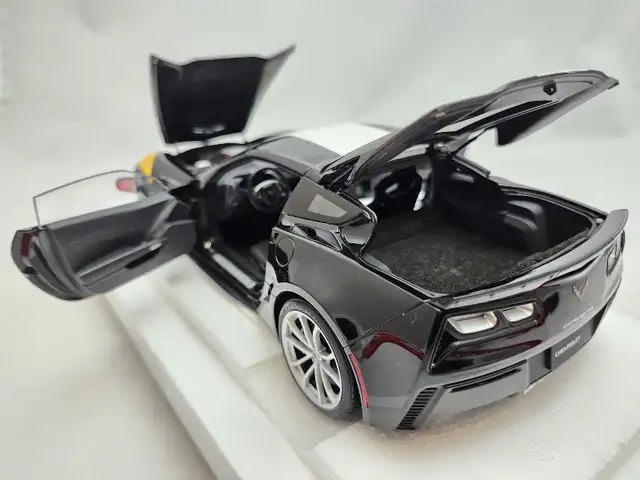Chevrolet Corvette C7 Grand Sport Black 1:18 Autoart Rare BNIB in Arts & Collectibles in Kawartha Lakes - Image 7