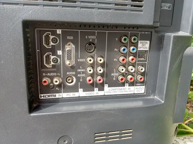 Télévision Sony Bravia XBR TV (avec manette/with remote) in TVs in City of Montréal - Image 7