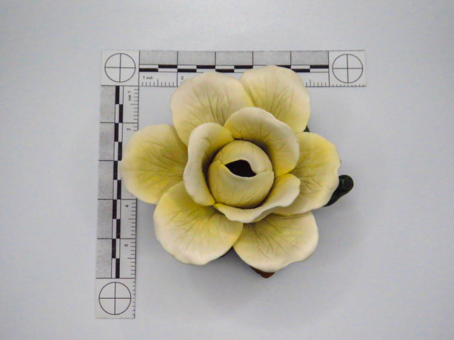 Fleurs en porcelaine dans Art et objets de collection  à Longueuil/Rive Sud - Image 4
