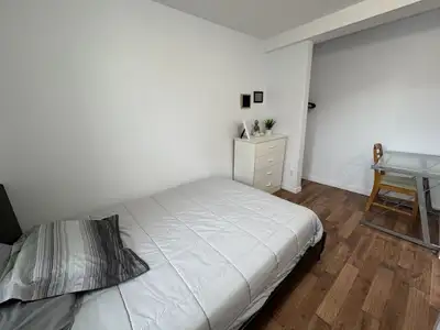 Chambre à louer à 5 minutes à pieds du terminus de bus au Centre-ville de Trois-Rivières. Il s'agit...