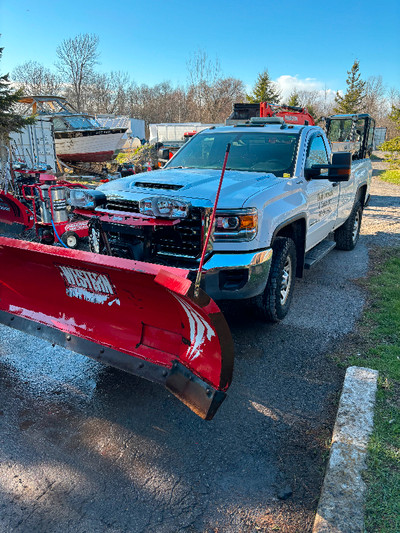 2017 GMC 3500 duramax 4x4 plow/sander