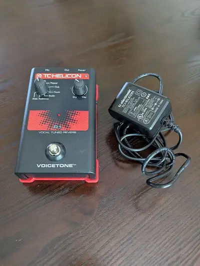 VoiceTone R1 is capable of surrounding your voice in a warm ambience. Initial reflections, decay tim...