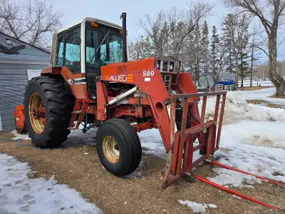 I have an international 886 with a fronin loador Hey forks bucket grapple snow blower 3pt tractor ru...