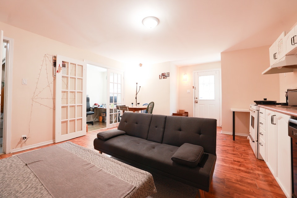 Dec - Large 1bd+Den + HugeStorage, All Utilities Incl! Brittania 2