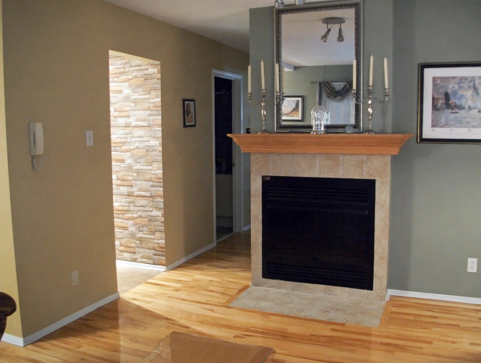 Condo 2 chambres face au parc – Repentigny | Foyer au bois — photo 2