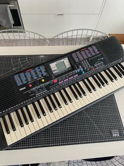 Yamaha PSR-230 61-key vportable keyboard With MIDI Function Great Condition with no damages or funct...