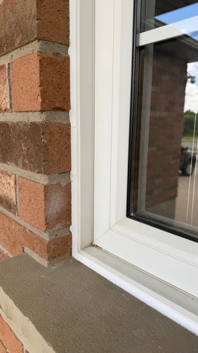Cascade Renovation Exterior Window Re-Caulking in Windows & Doors in City of Toronto - Image 5