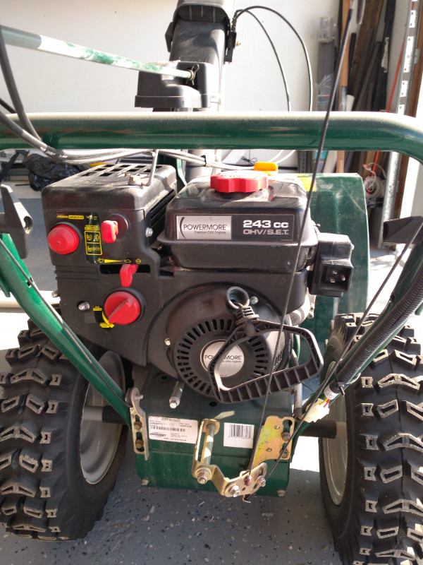 For Sale like new 26" Gas Snowblower in Snowblowers in St. Albert - Image 4