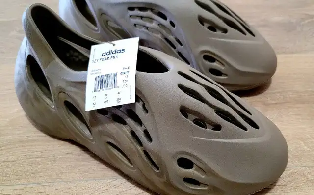 Yeezy Foam Runner RNNR Stone Sage US12 (BRAND NEW) Won CONFIRMED in Men's Shoes in Markham / York Region - Image 6