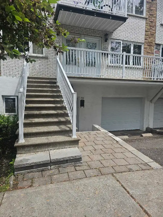 GRAND 6 1/2 AVEC 4 CHAMBRES, GARAGE ET COUR A LOUER POUR 1 JUI in Long Term Rentals in City of Montréal - Image 2