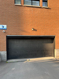 Stationnement de garage à louer/Parking garage spot for rent