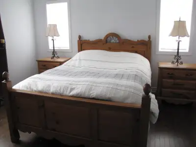 Mobilier de chambre à coucher queen 5 morceaux, View more