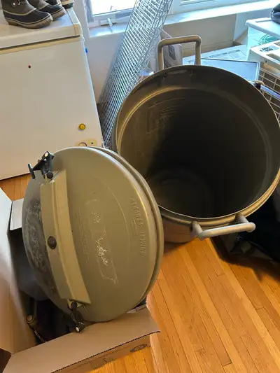Rubbermaid garbage with closutes to keep animals out