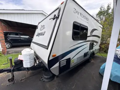 Good shape with little use. Ultra lightweight. Minivan Tow capable. Comes with weight distribution h...