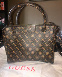 Guess crossbody purse new condition!