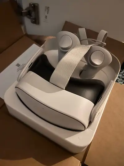 Experience immersive virtual reality with this pre-owned Meta Quest 3S headset, which remains in exc...