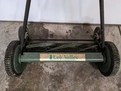 Lee Valley 20" reel lawnmower 