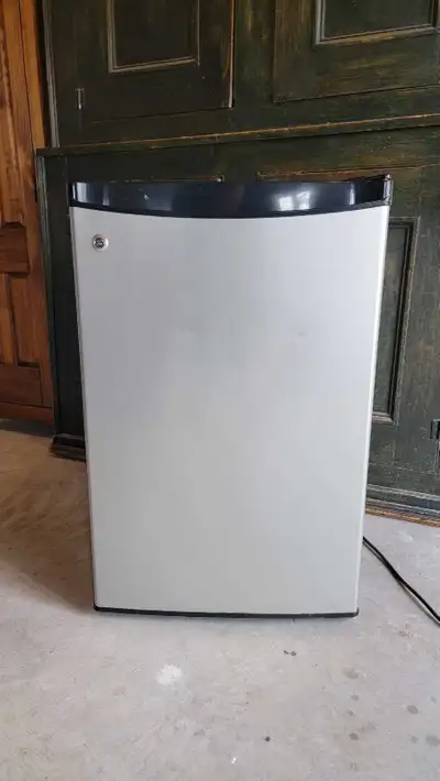 Mini frigo de marque General Électrique,  petit frigo , View more