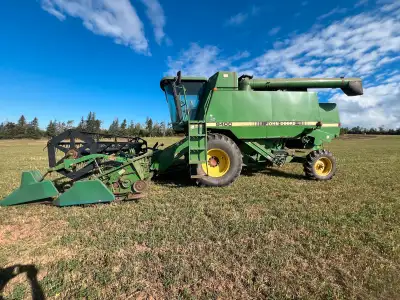 JD 9400 combine with 918 flex header. 3385 separator hours 4835 engine hours. Shedded Good rubber Ru...