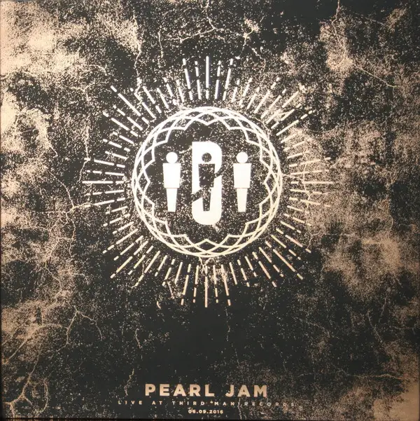 Pearl Jam 2016 live at Third Man Records Gold Black split vinyl in CDs, DVDs & Blu-ray in Markham / York Region - Image 2