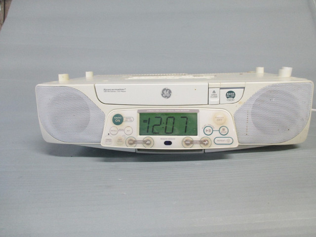 GE Under-the-Counter AM/FM/CD Console in General Electronics in Mississauga / Peel Region
