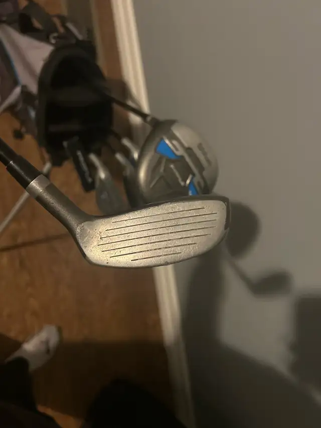 Used children set left handed golf clubs in Golf in Owen Sound - Image 4