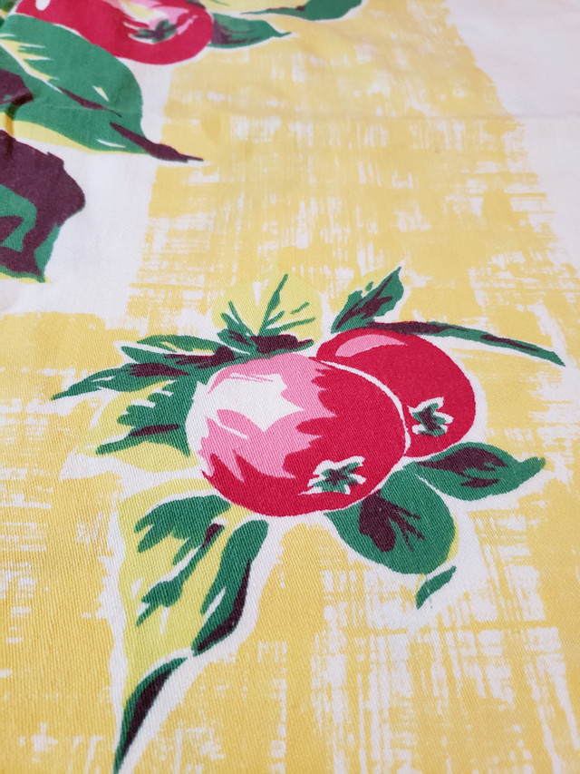 Vintage Fabric Tablecloth, berries pattern, 1950s ~3.75' x 4 in Arts & Collectibles in Hamilton - Image 4