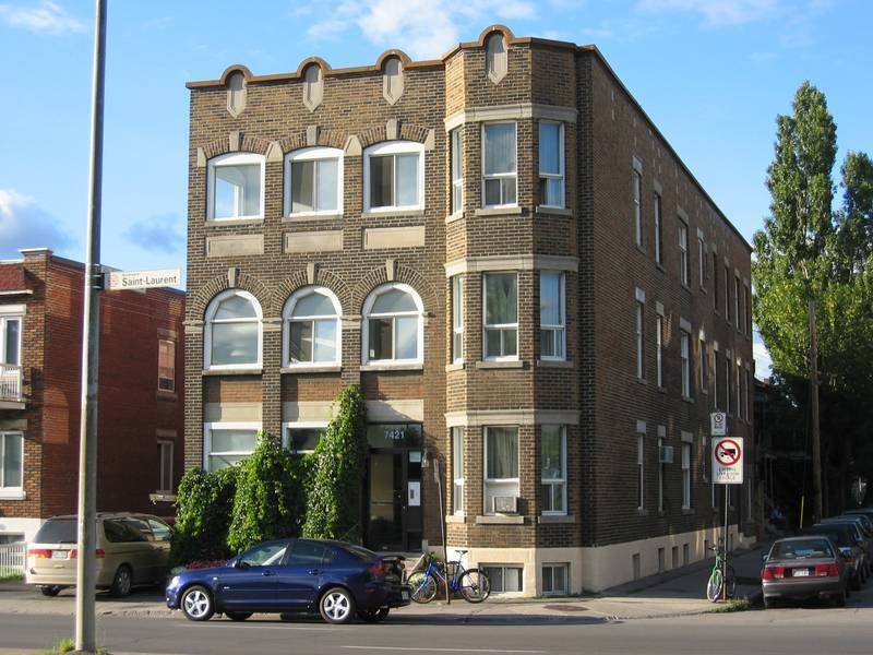 7421 Boulevard Saint-Laurent — photo 2