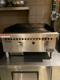 Vulcan 24” flat top grill w/ manual control (natural gas)