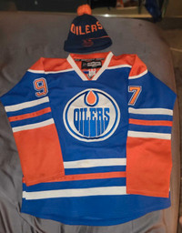 Conner McDavid OILERS jersey 97 size Large. Made by Reebok