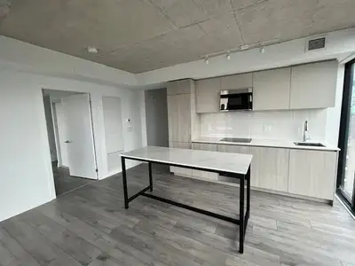 New 2 bedroom 2 bathroom condo near TMU downtown Toronto for yearly lease starts from Sep 1st. The l...