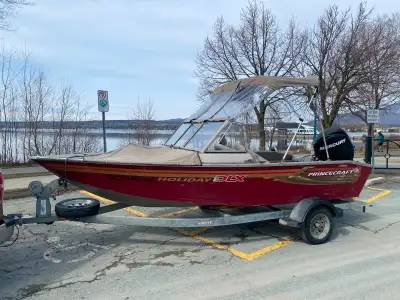 Bateau de pêche Princecraft Holiday DLX 16 pieds 2008. 2 sièges en cuir beige (4 positions possibles...
