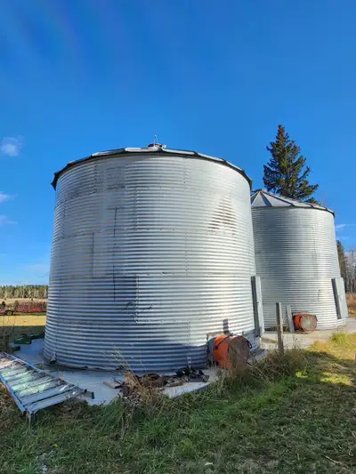 2×Grainery with aeriation and bin sense 4000 bushel each $14500 for both graineries Please call 780-...