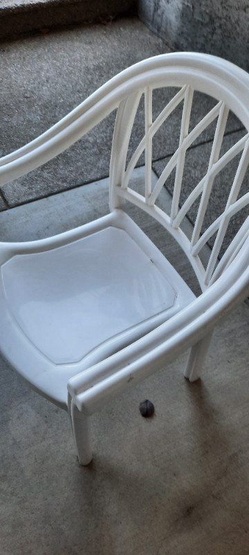 Patio Stacking arm  chairs in Chairs & Recliners in Lethbridge - Image 2