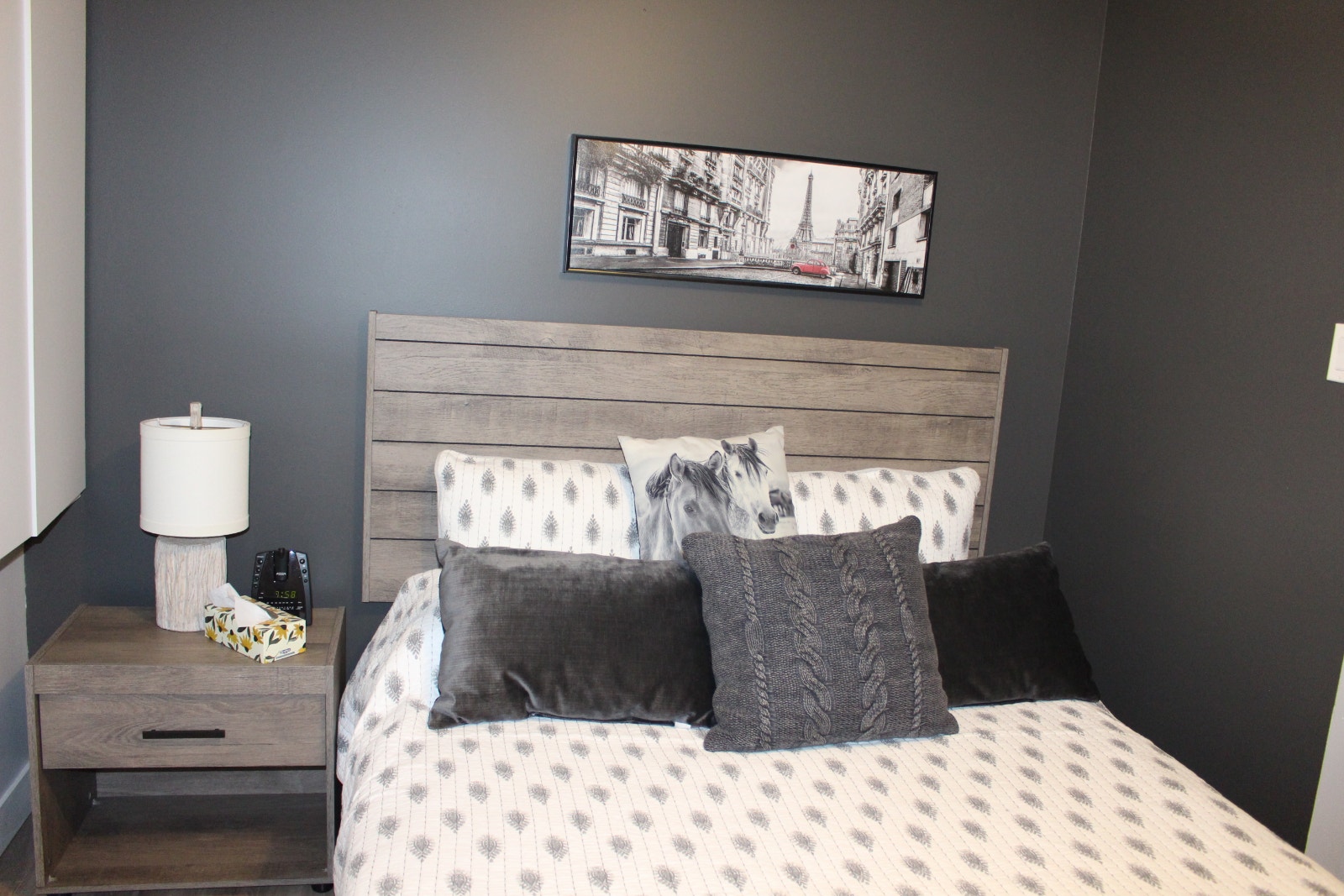 TROIS-RIVIÈRES. TRÈS GRANDE ET BELLE CHAMBRE A LOUER — photo 1