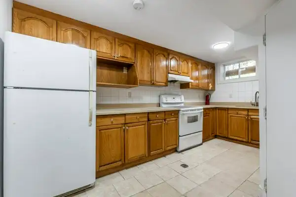 Students Rental, Waterloo- 56 Cardill Cres in Long Term Rentals in Kitchener / Waterloo - Image 10