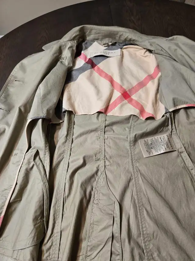 Burberry Brit Trench Coat in Women's - Tops & Outerwear in Mississauga / Peel Region - Image 4