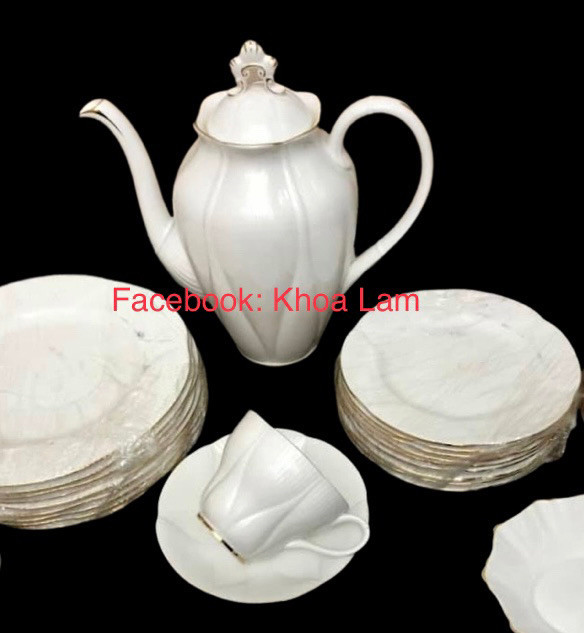 Rare Royal Albert Coronet dinner set for 9 in Arts & Collectibles in Hamilton - Image 2