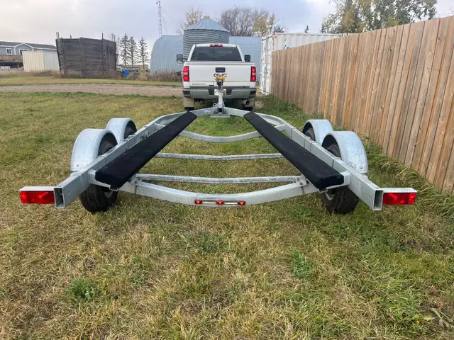 Road Runner Boat Trailer, 21ft to 24ft boat in Powerboats & Motorboats in Regina - Image 3