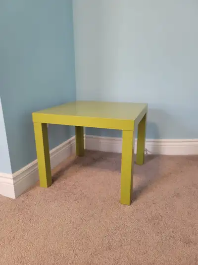 Free table: 50.5cm x 50.5cm x 40.6cm, View more