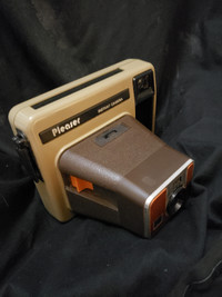 Kodak Pleaser Instant Camera  (Fr. 1977)