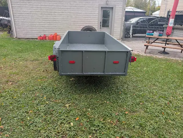 Trailer600954297794570242