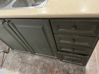Kitchen Island in Good Condition Sinck and facet including 