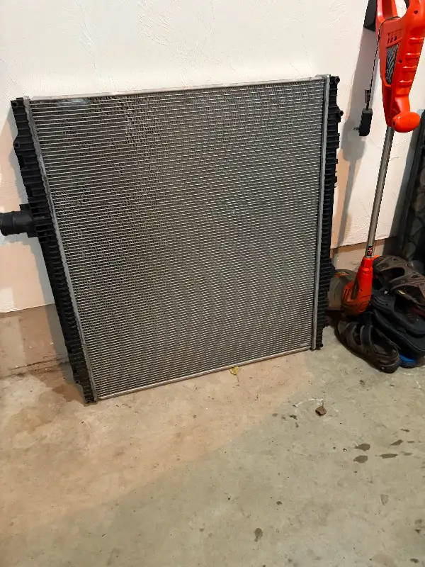 Used Radiator (peterbilt) $200 FIRM in Heavy Equipment Parts & Accessories in Moncton - Image 5