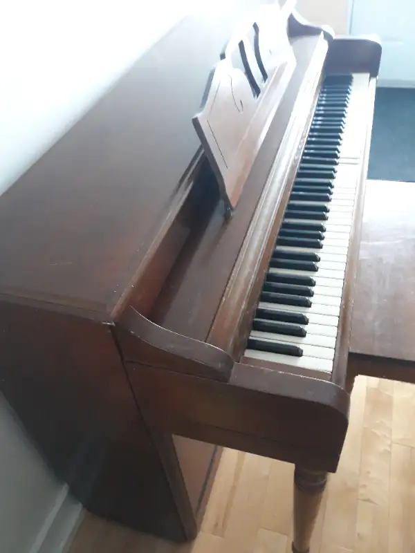 Piano WURLITZER in Pianos & Keyboards in Saint-Hyacinthe - Image 4
