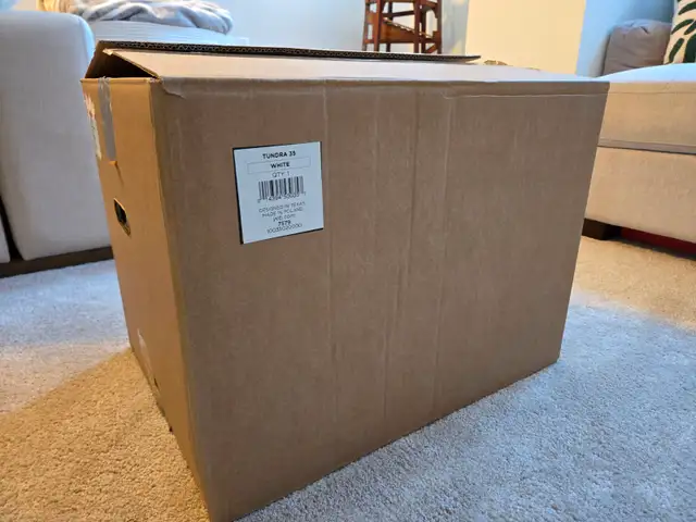 BRAND NEW YETI TUNDRA 35 COOLER _SEALED!!! in Outdoor Tools & Storage in Windsor Region - Image 3